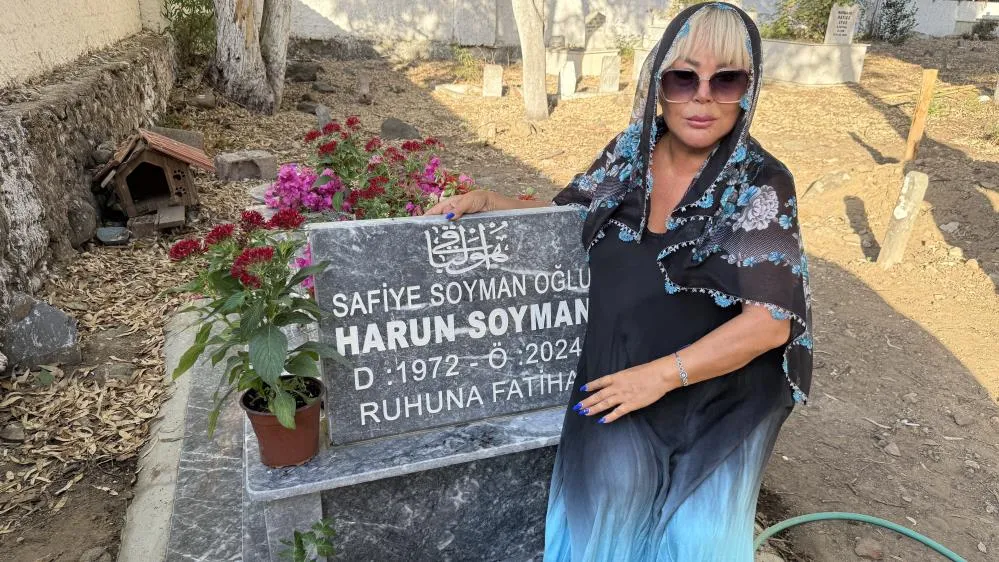 Safiye Soyman oğlunun kabrini ziyaret etti